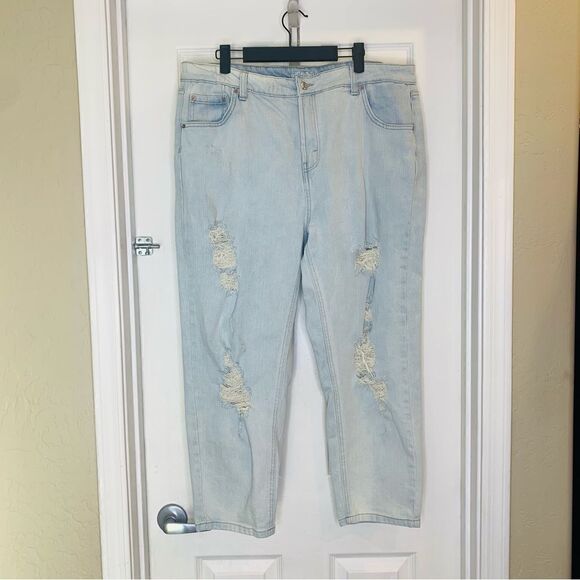 Wild Fable High Rise Mom Jean Size 18 Distressed Light Denim Wash - Picture 1 of 9